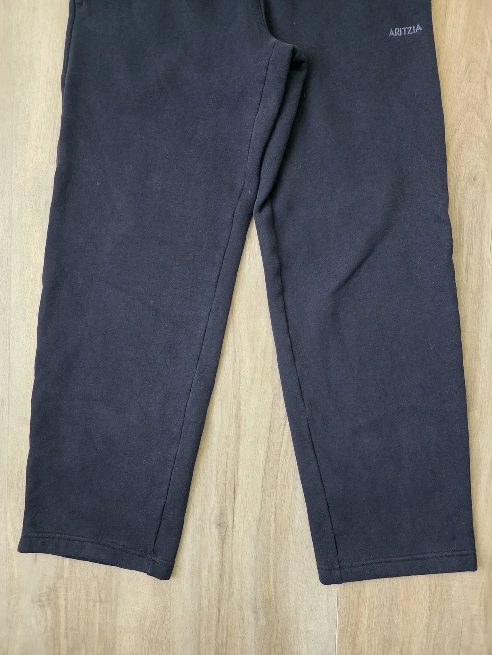 Aritzia Cozy Sweatfleece Mega Straight™ Sweatpant Size XS - Picture 3 of 16